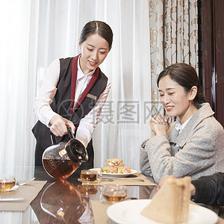 優質餐飲服務的藝術 酒店服務員倒茶的細節與技巧